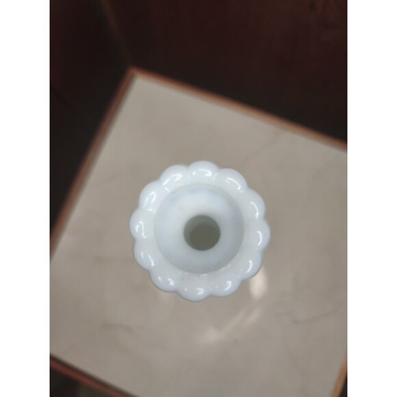 Anchor Hocking Flower Bud Vase Milk Glass Stars & Bars 9" - Picture 3 of 4